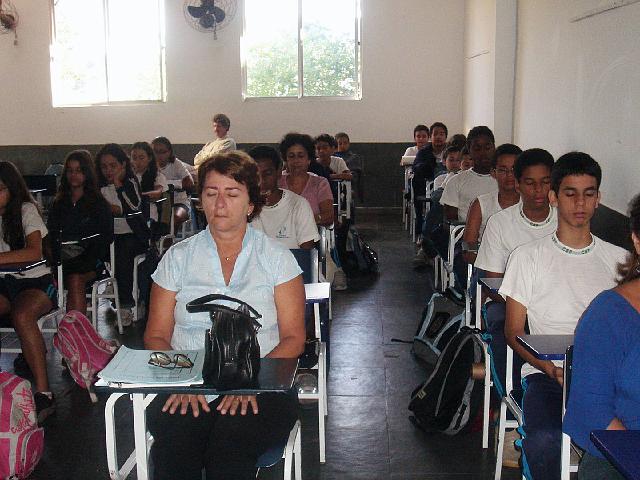 7Brasil - Rio.jpg - 3 June 2008 New meditators practise the Transcendental Meditation Technique in class with their teachers. 